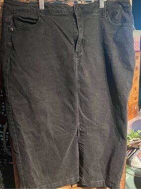 City chic pencil denim skirt